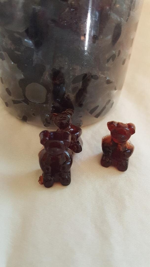 elderberry gummies and jar